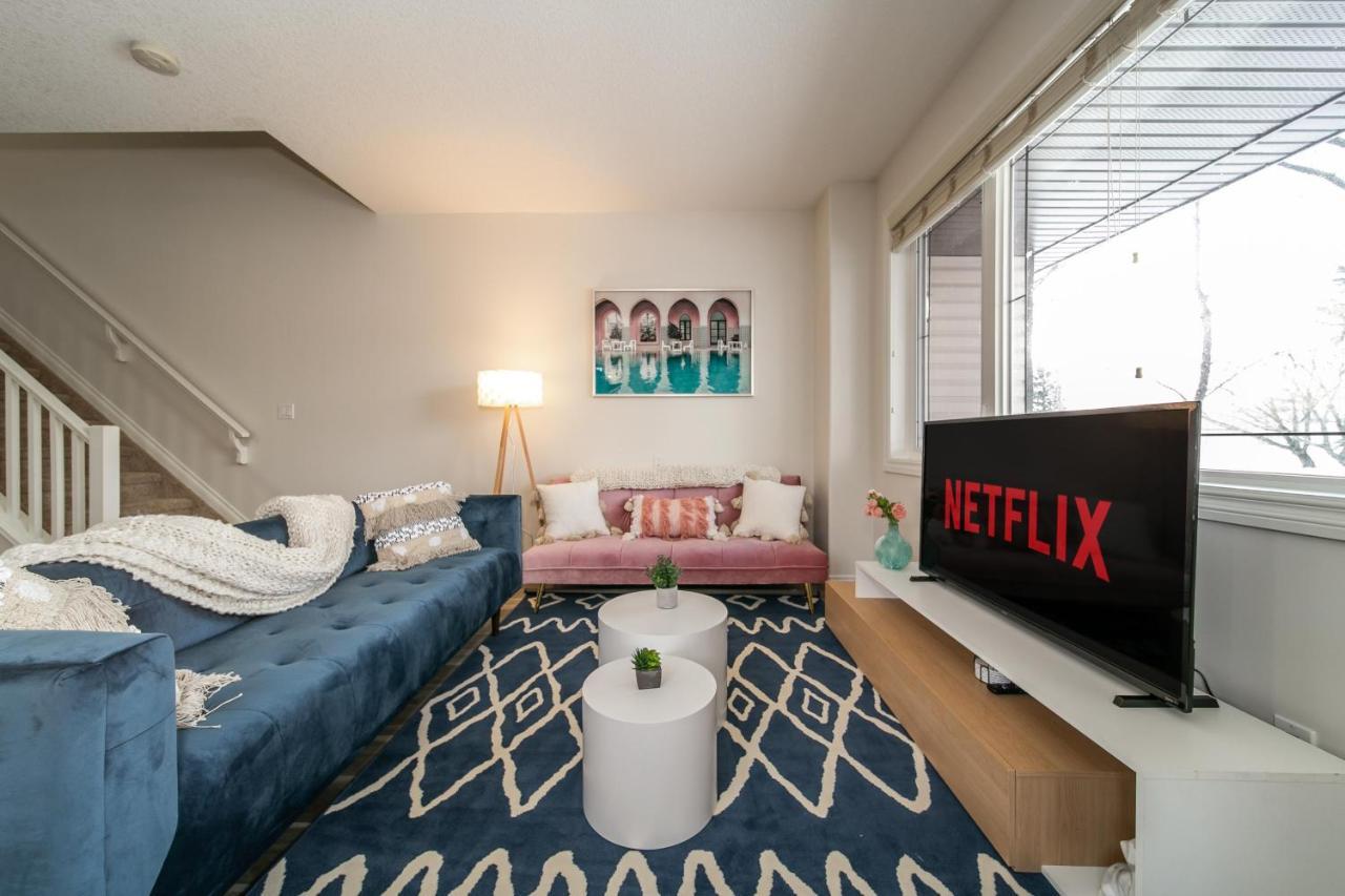 Mediterranean Retreat - King Bed - Fireplace - Jacuzzi - Fast Wi-Fi - Games Room - Free Parking & Netflix Edmonton Exterior foto